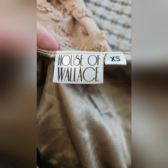 House of Wallace khaki v neck cropped top. Size XS - Picture 7 of 7